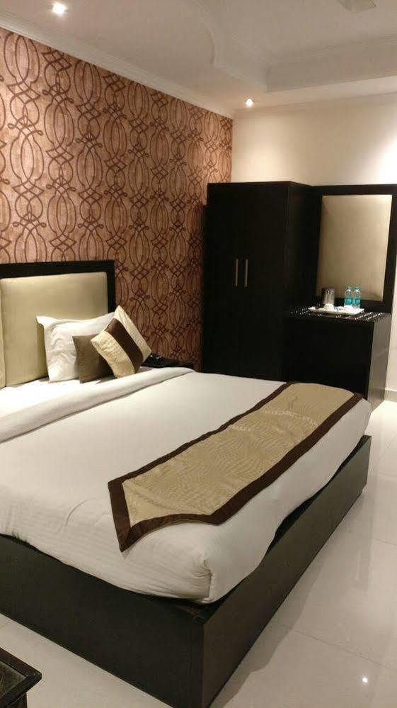 Hotel B Continental Delhi (National Capital Territory of India)