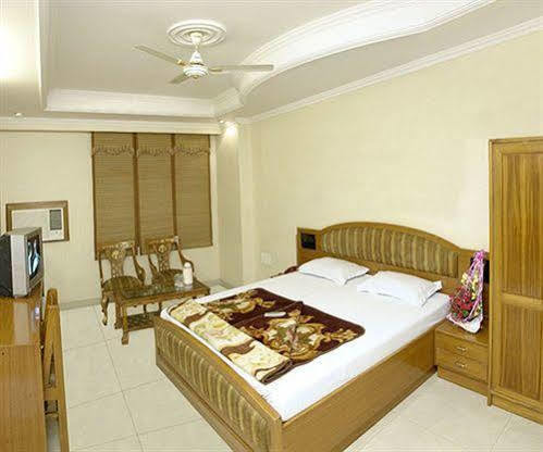B Continental Hotel