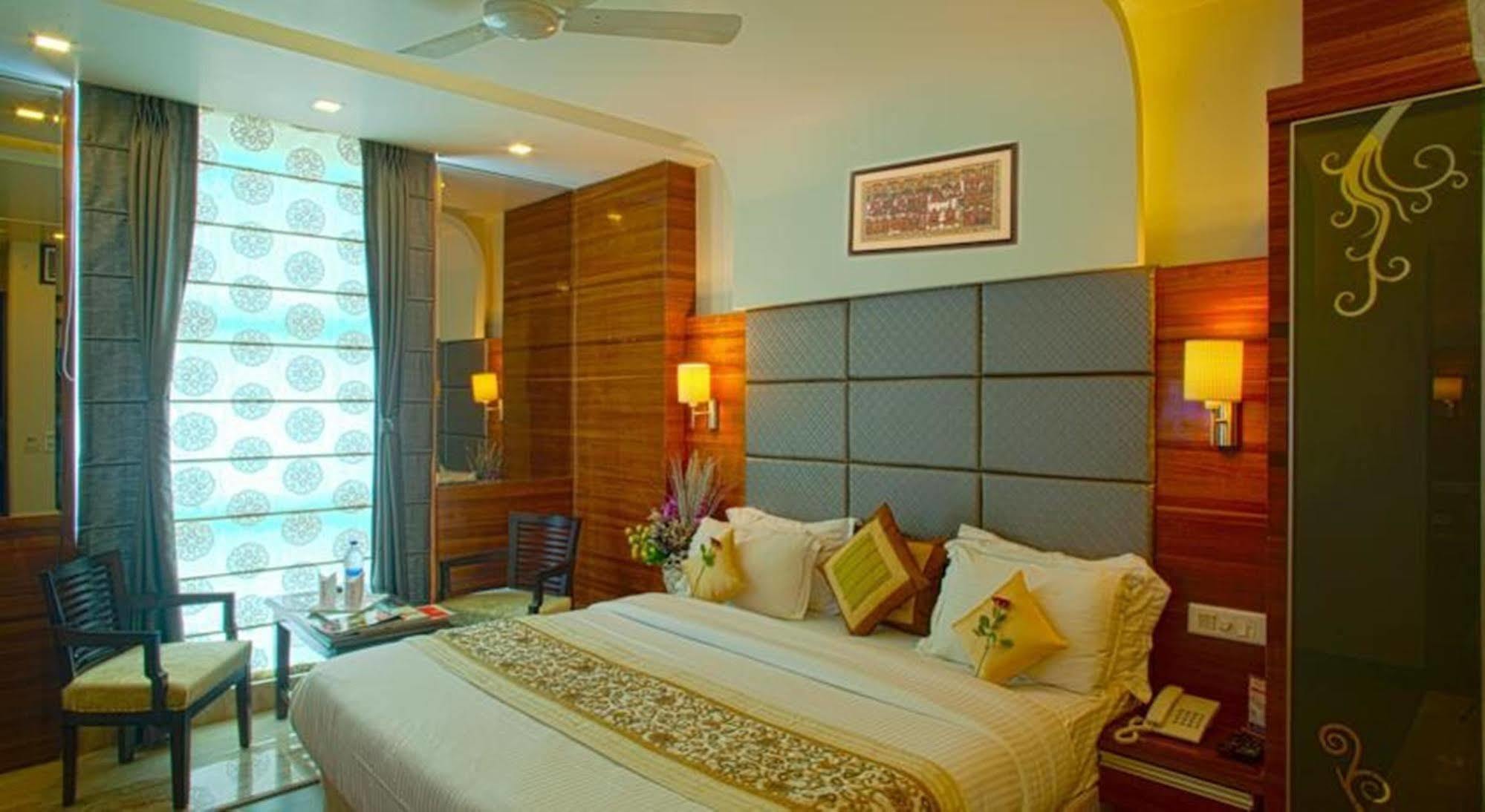 Delhi 55 -city Center Hotel New Delhi