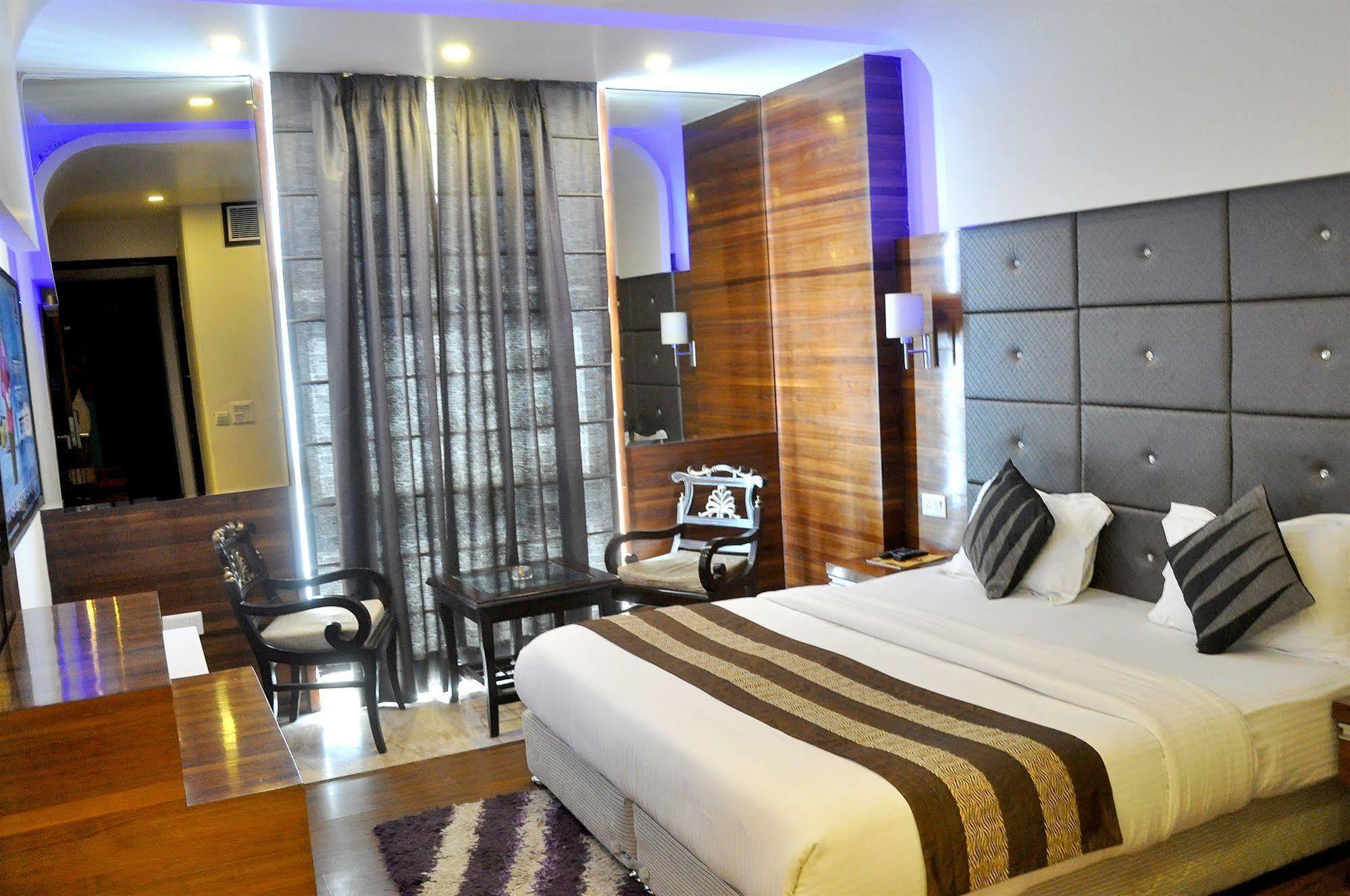 Delhi 55 -city Center 4*