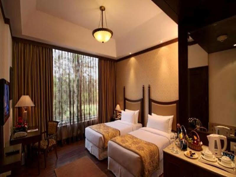 Country & By Radisson, Delhi Satbari New Delhi