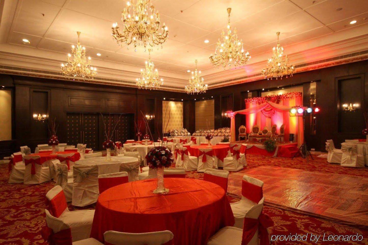 Country & By Radisson, Delhi Satbari 4*