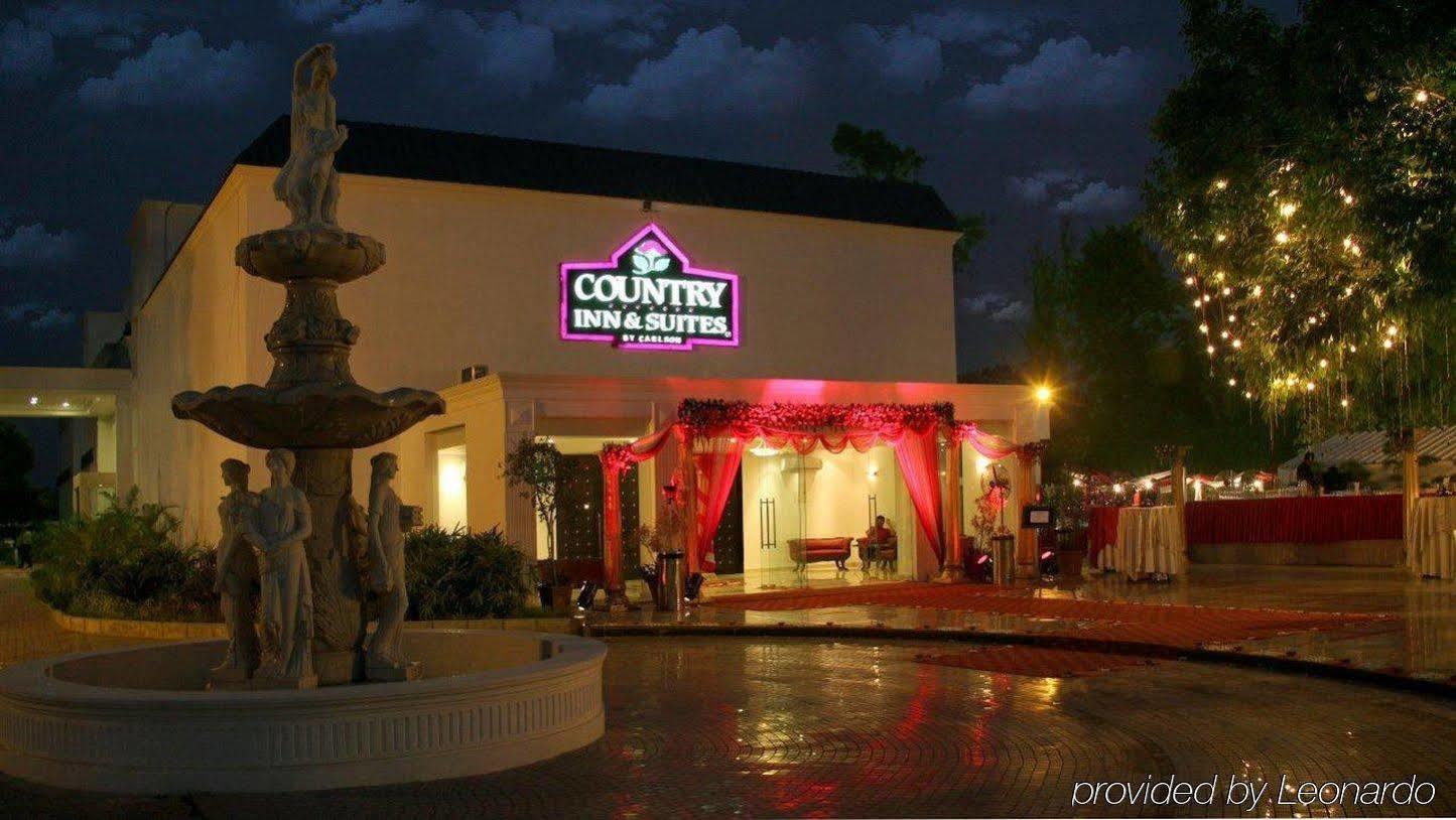 Country & By Radisson, Delhi Satbari Resort