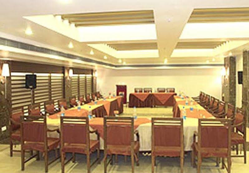 Hotel O Metro Height's Near Nangloi Railway Metro Station