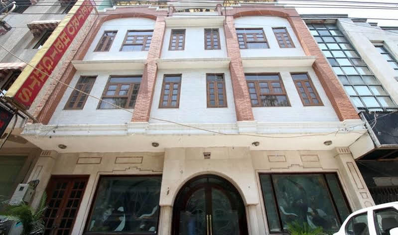 Hotel O Metro Height's Near Nangloi Railway Metro Station