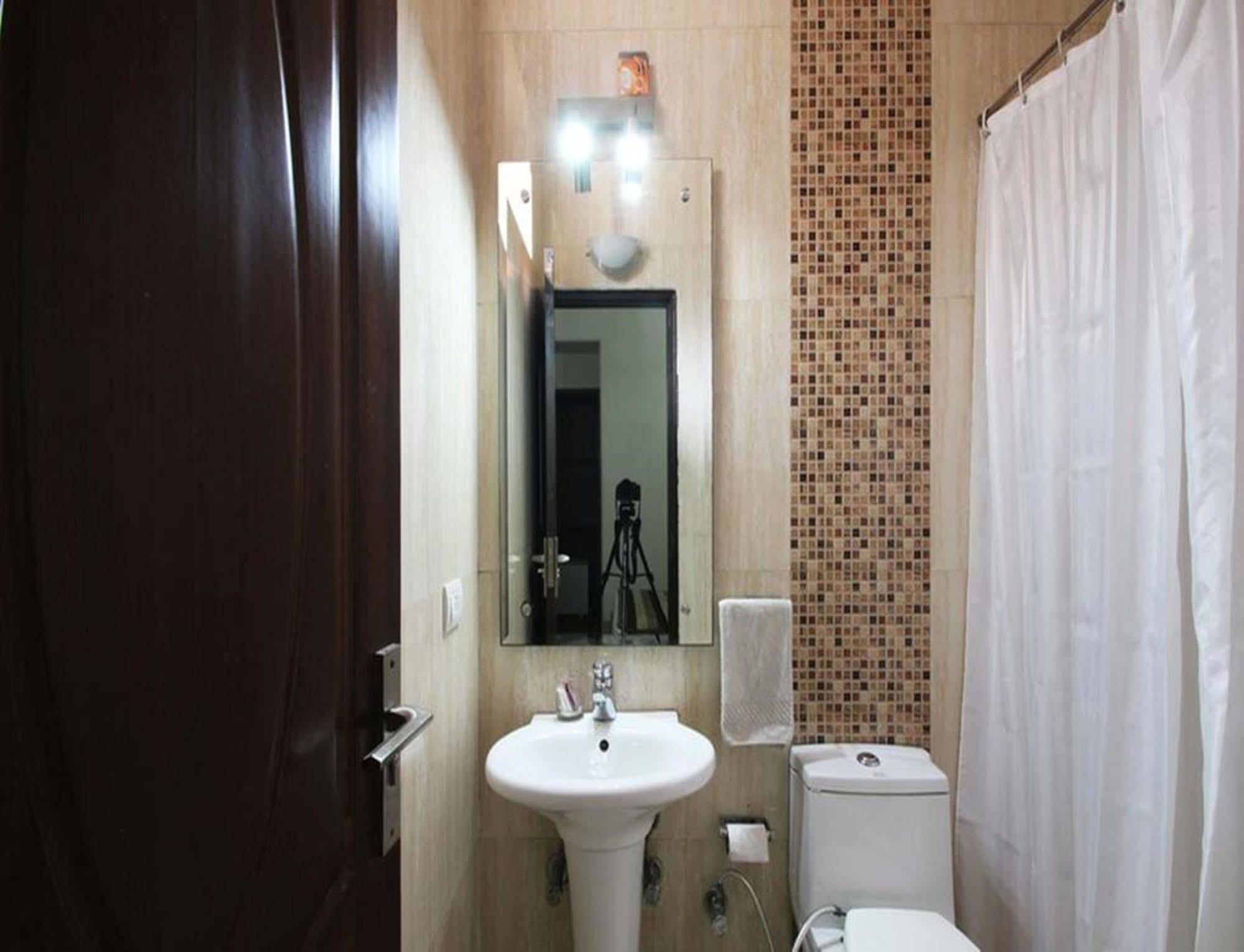 Fabhotel Happy Residency