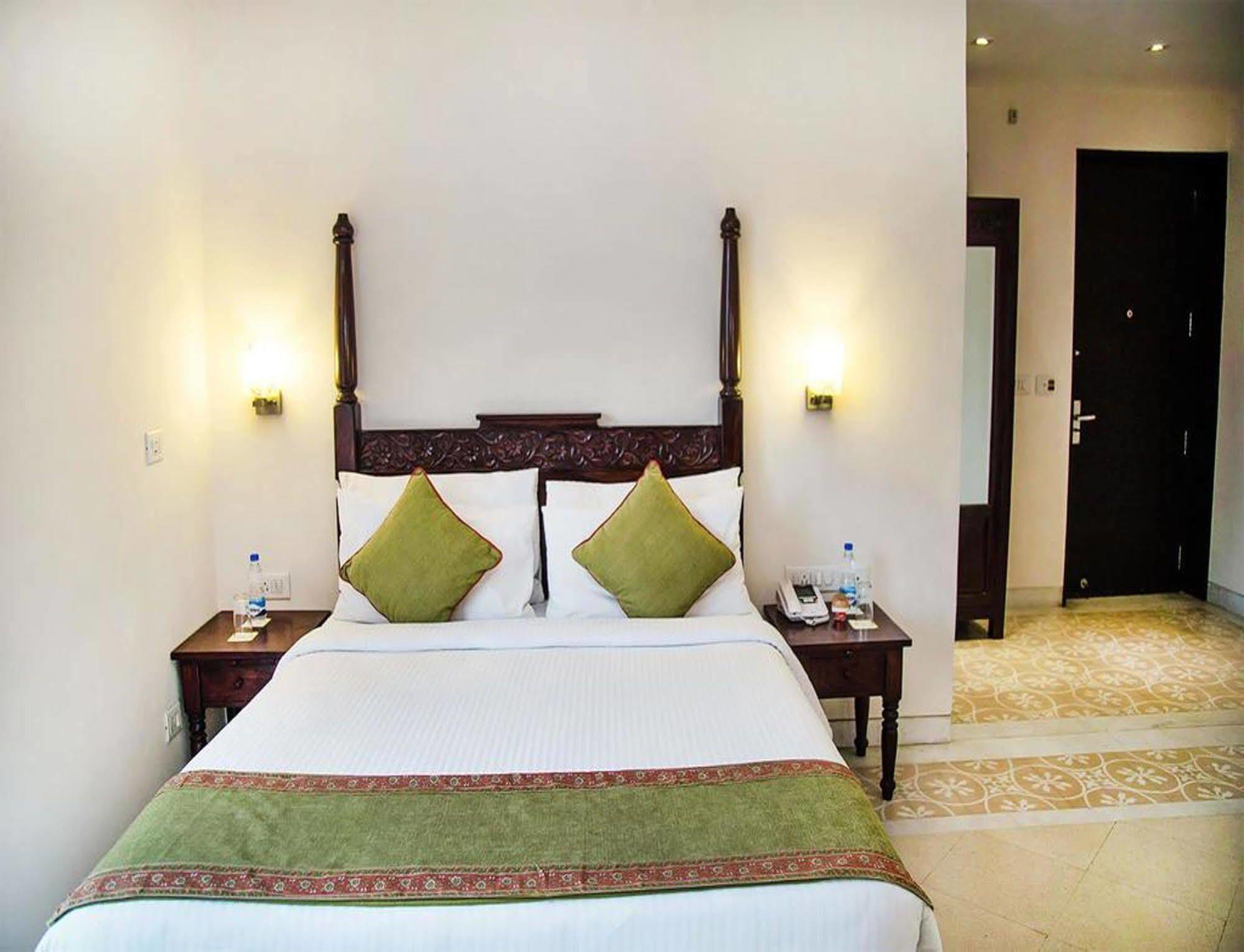 Fabexpress Llyod Residency Hotel 3*