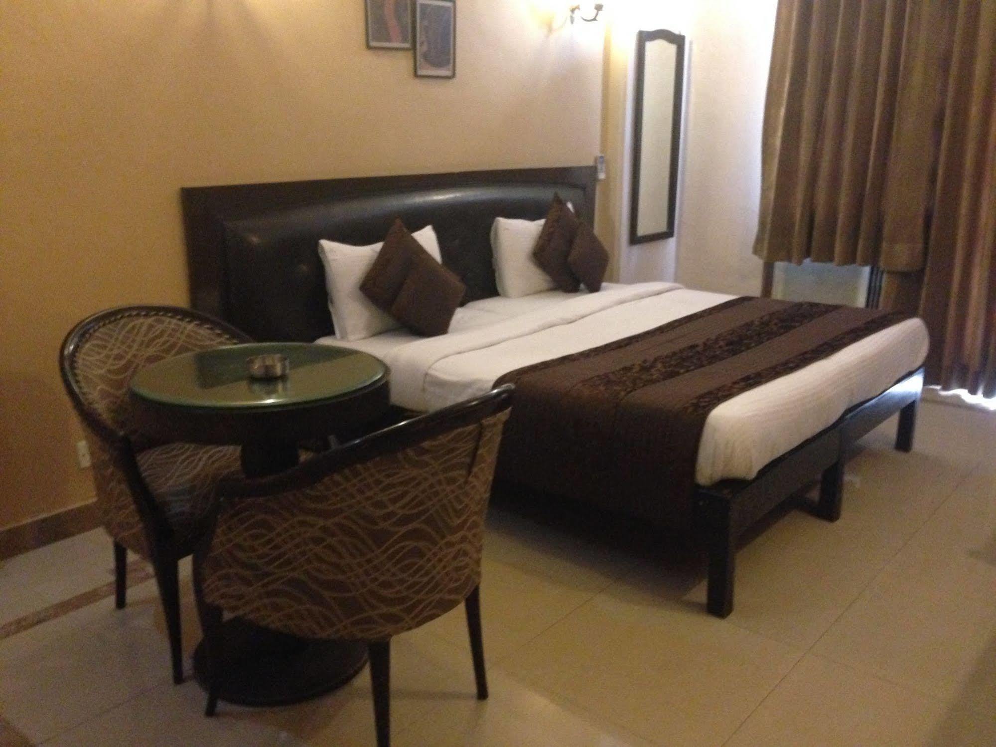 Hotel Fabexpress Llyod Residency