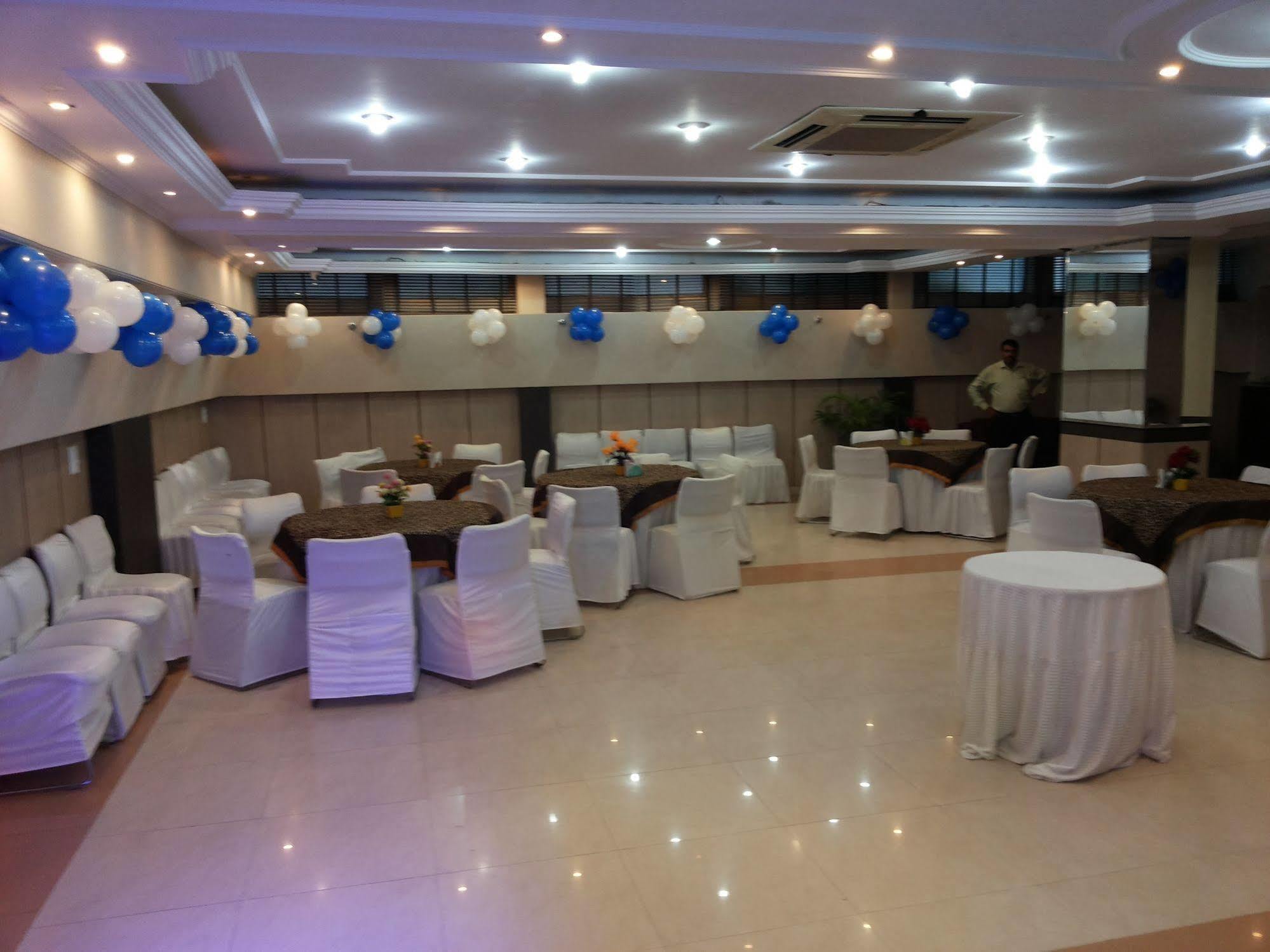 Fabhotel Happy Residency