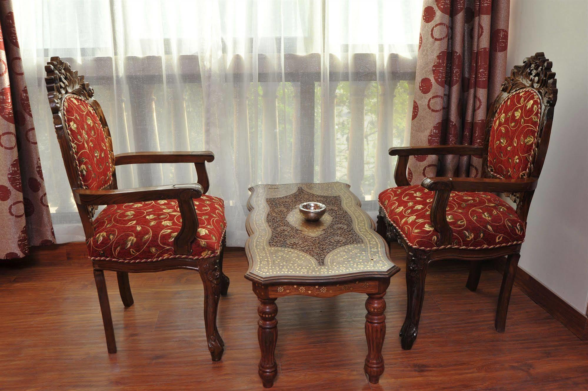 Hotel Emarald, 3*