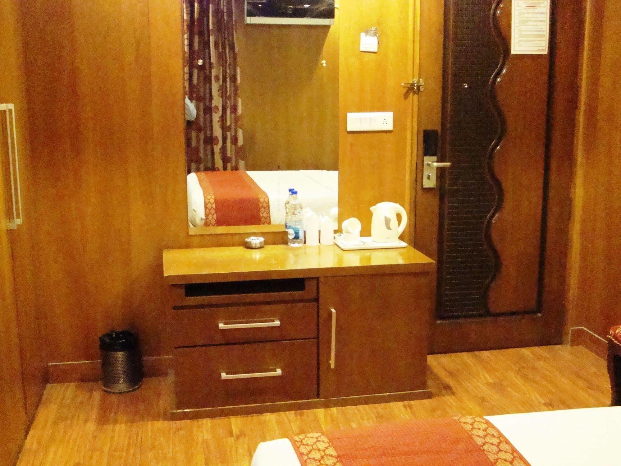 Hotel Emarald,