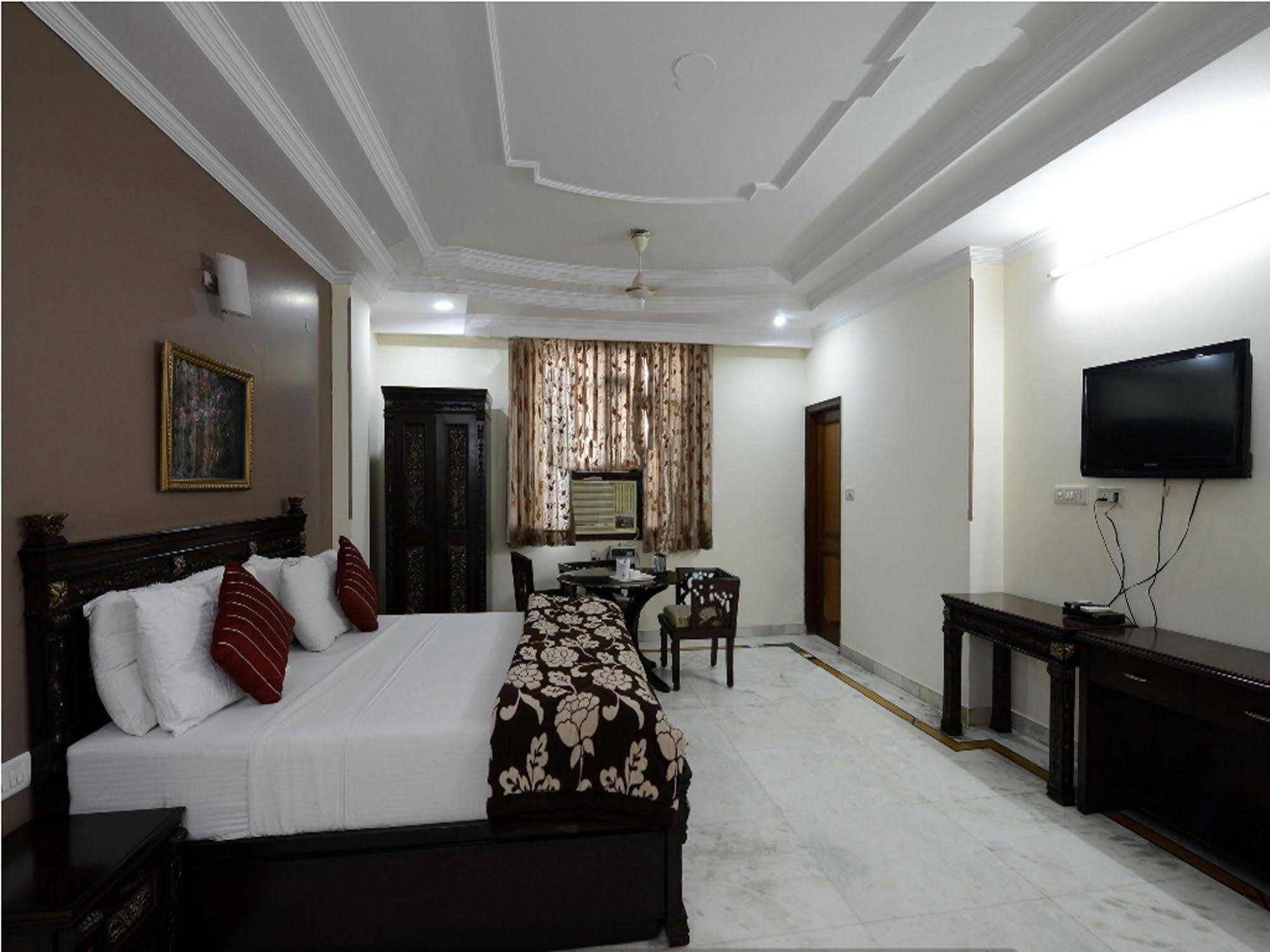 Airport Vishal Residency 3*