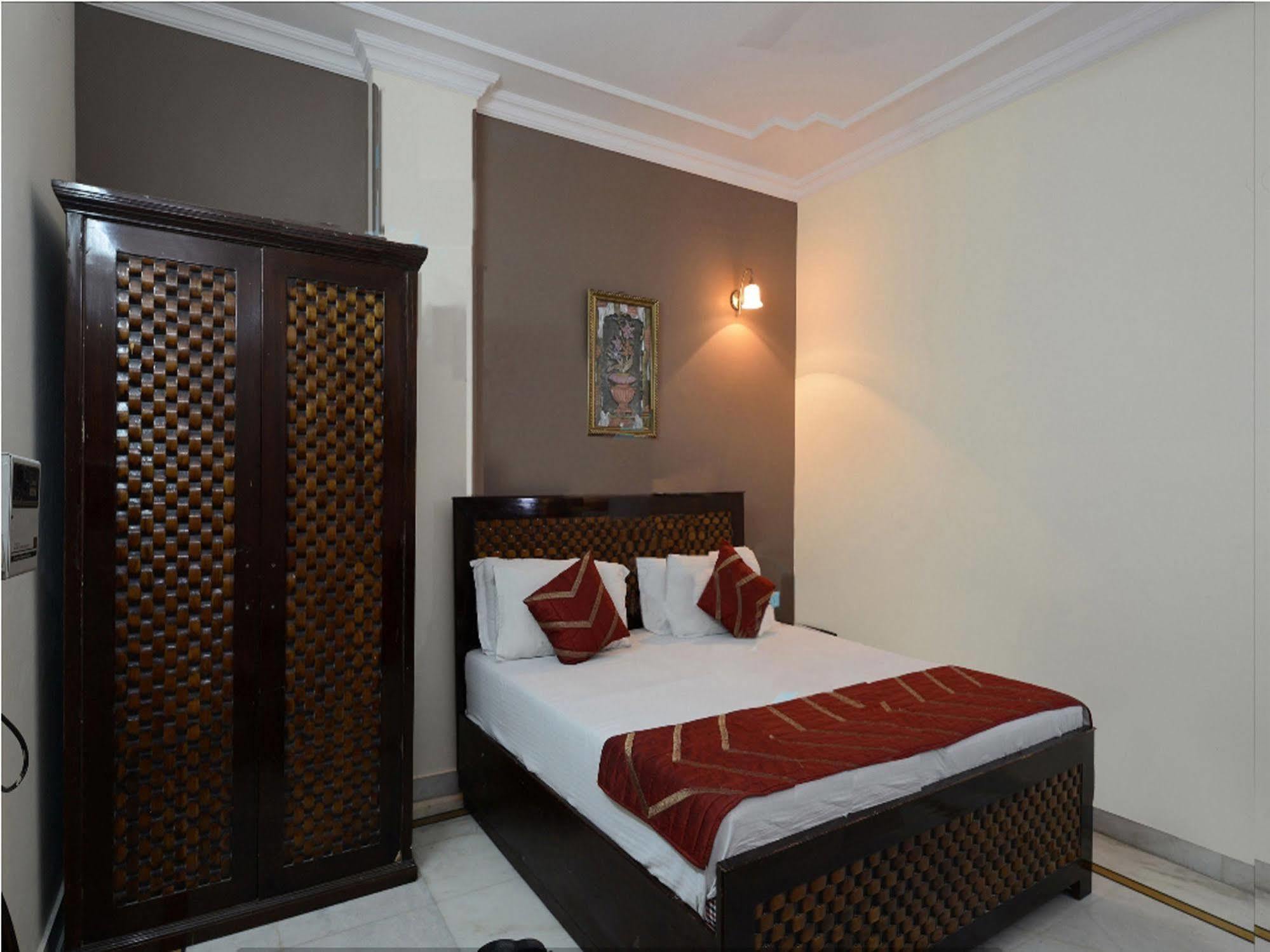 Hotel Airport Vishal Residency New Delhi
