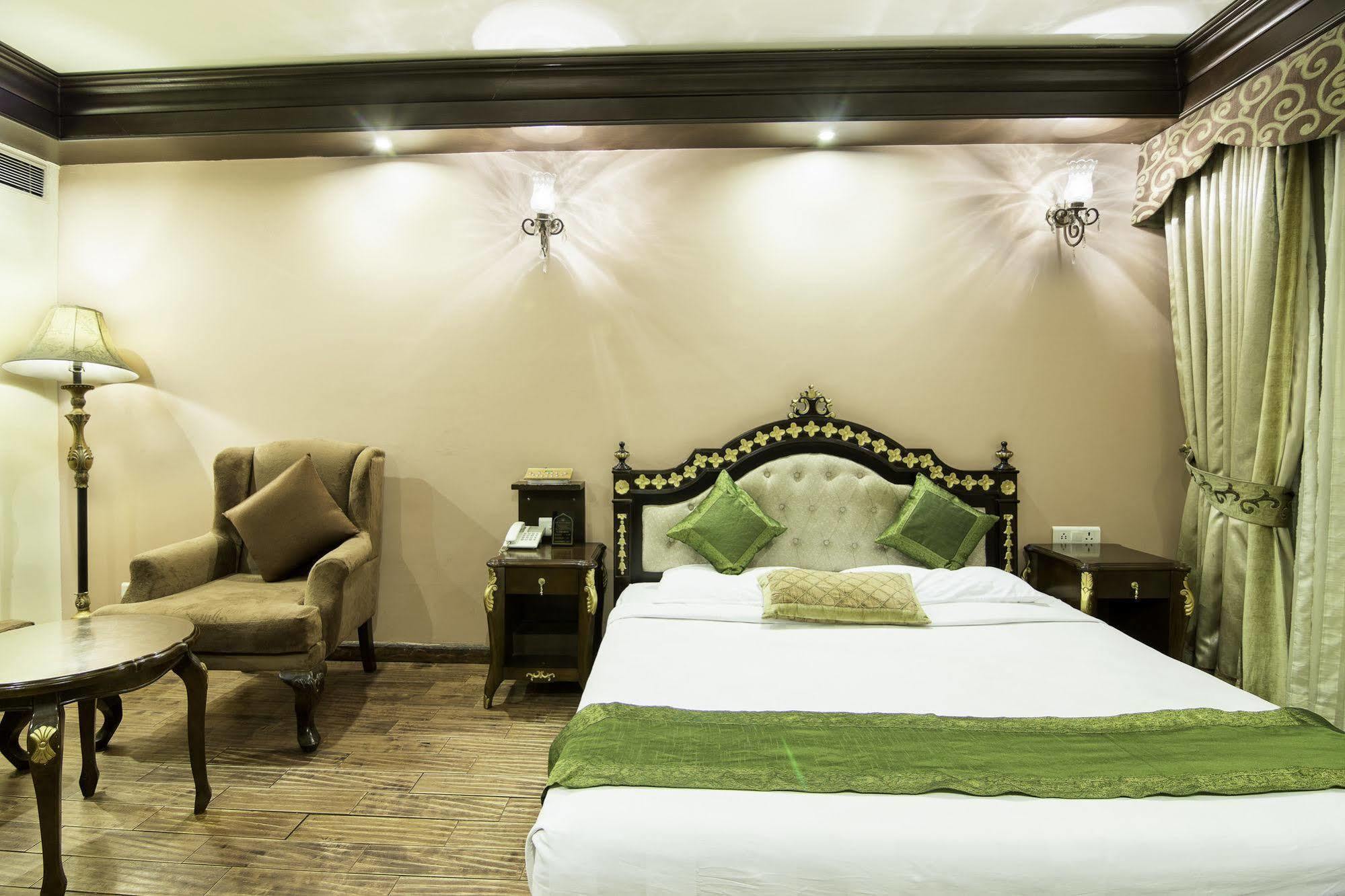 Hotel Treebo Tryst Royce New Friends Colony New Delhi