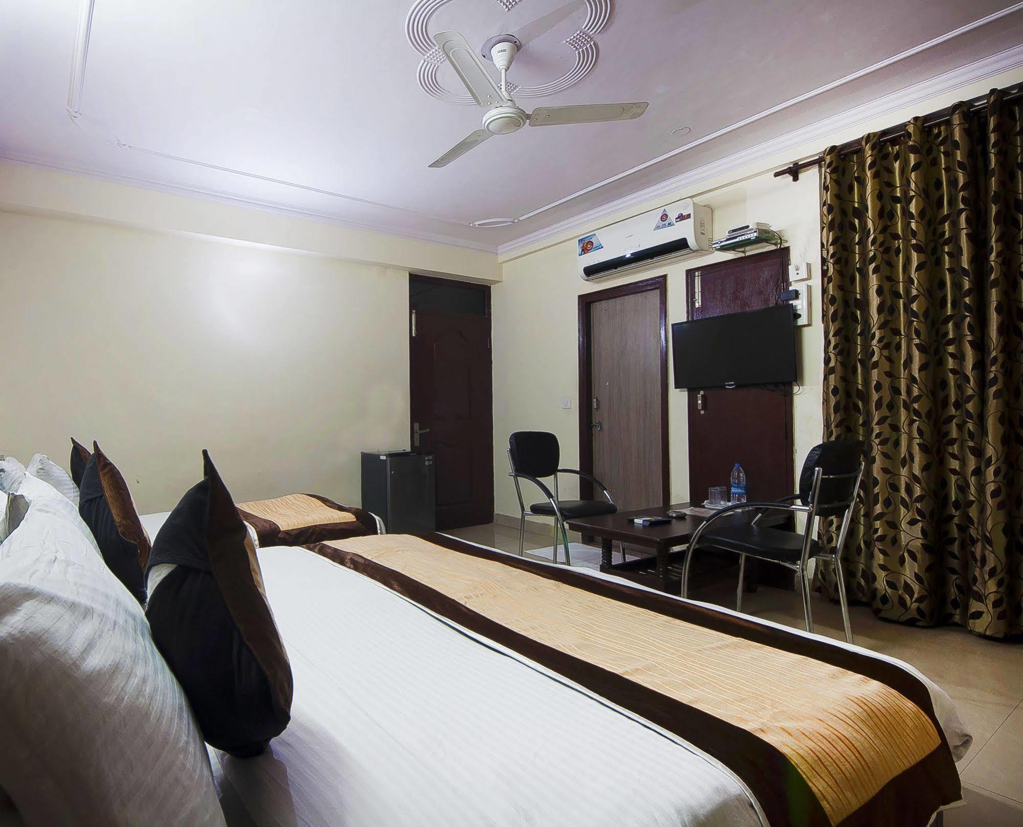 Charanpahari Hotel