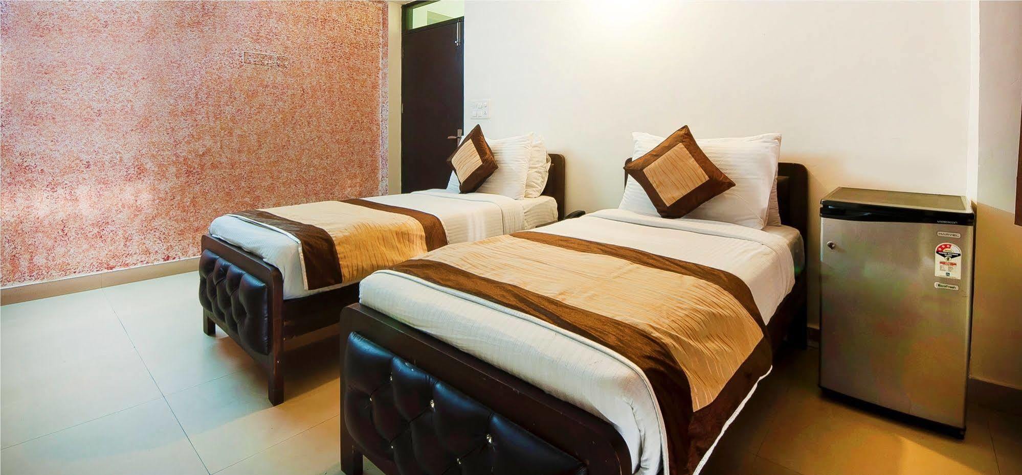 Hotel Charanpahari New Delhi