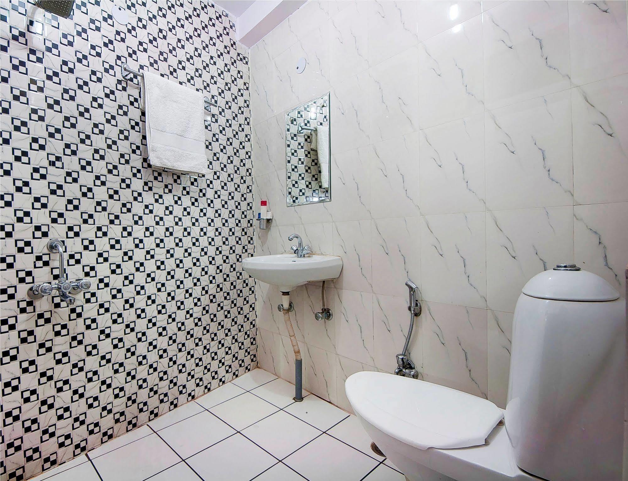 Hotel Charanpahari New Delhi