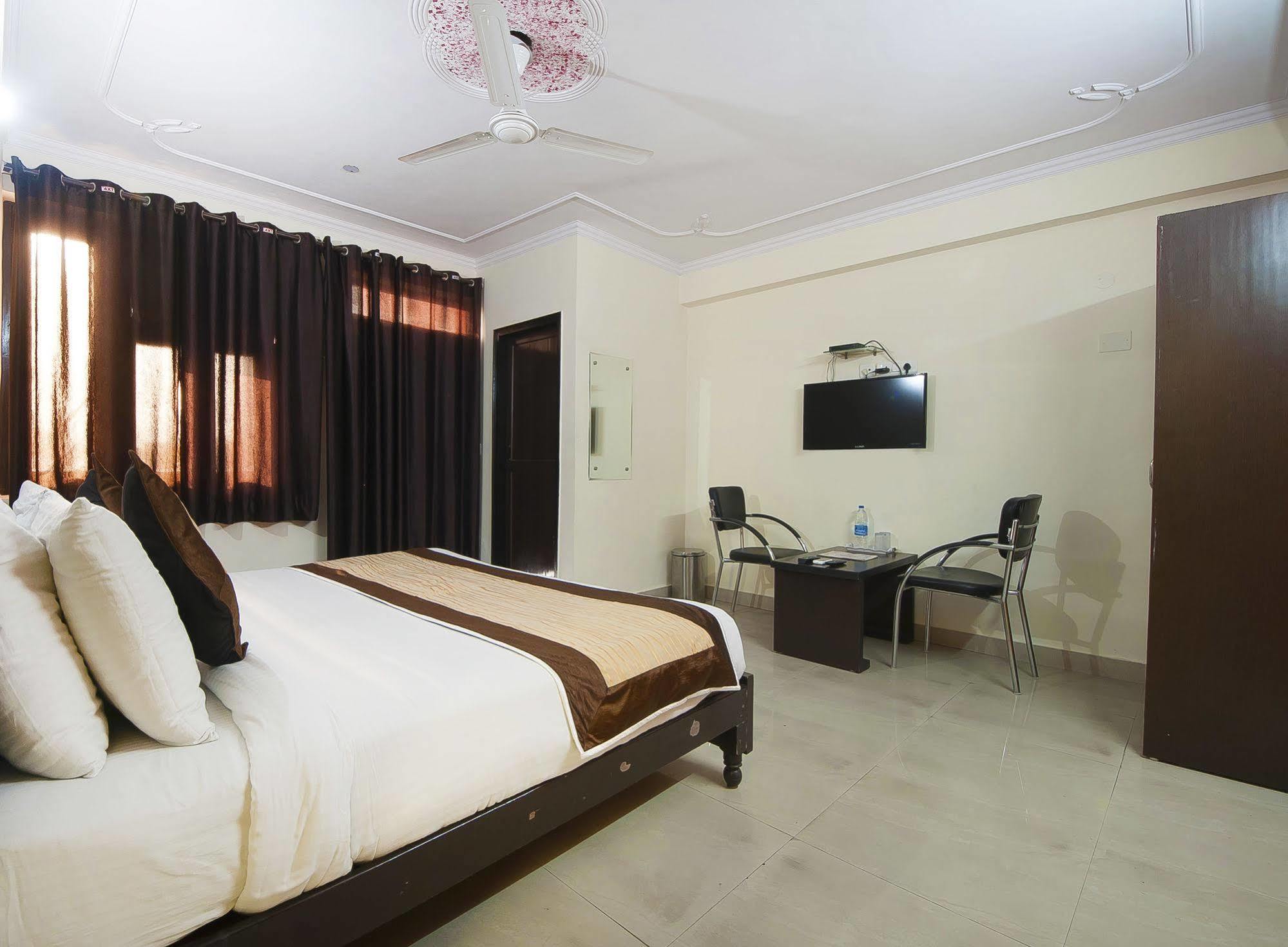 Charanpahari Hotel 3*