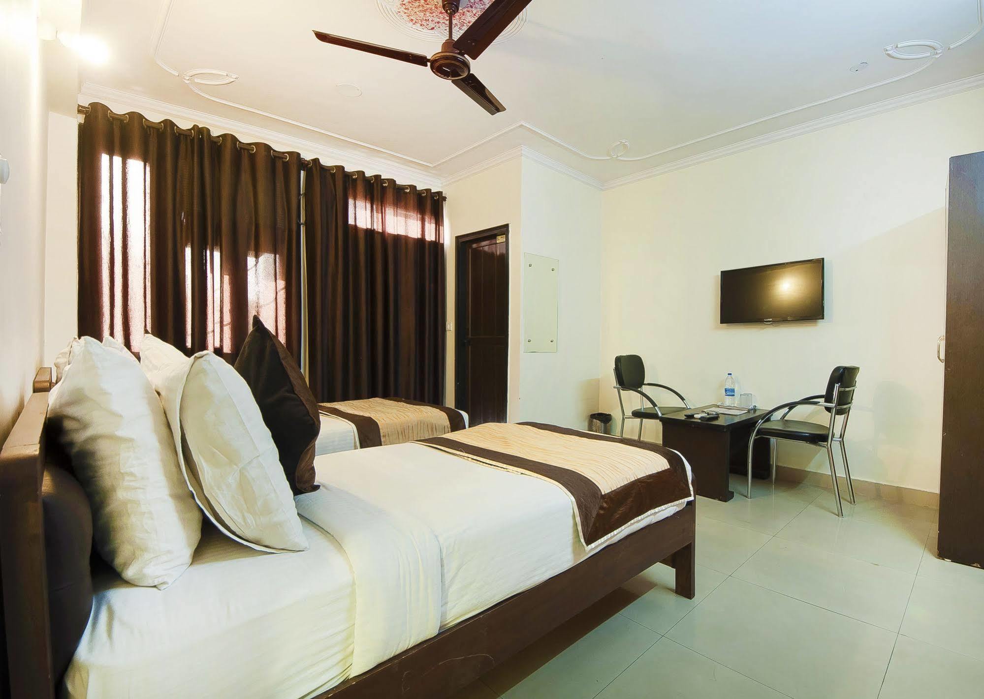 Charanpahari Hotel 3*