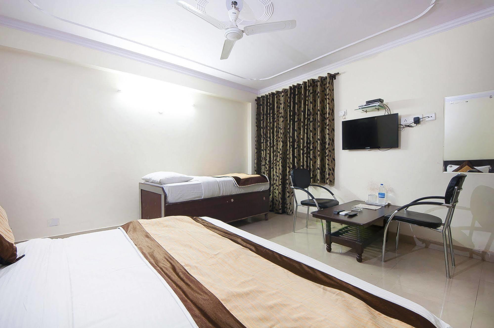 Charanpahari Hotel