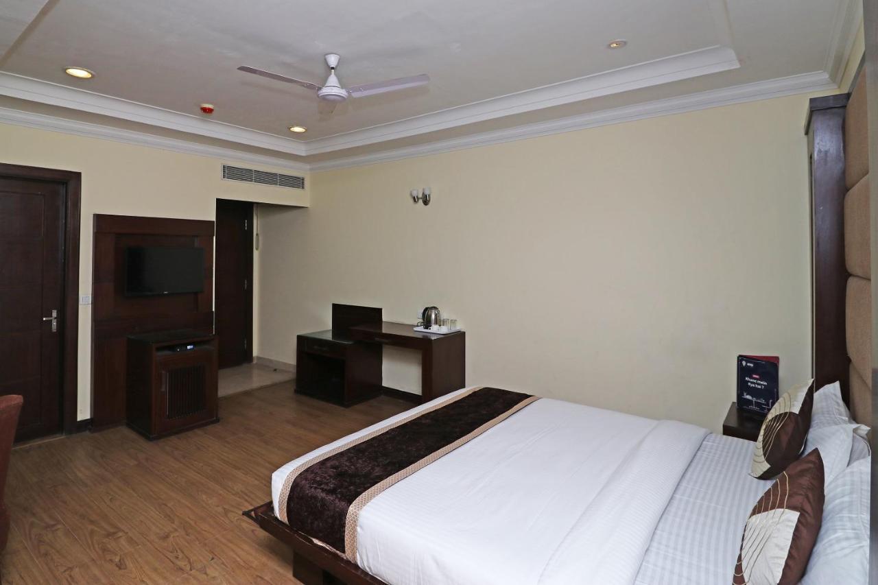 Oyo 12532 Broadway Hotel 3*