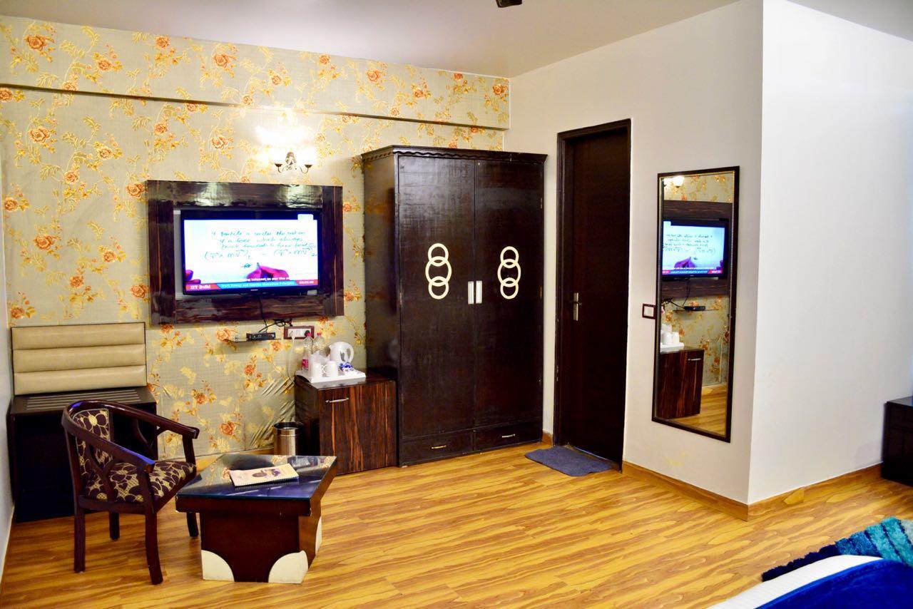S.k Crown Park Naraina New Delhi
