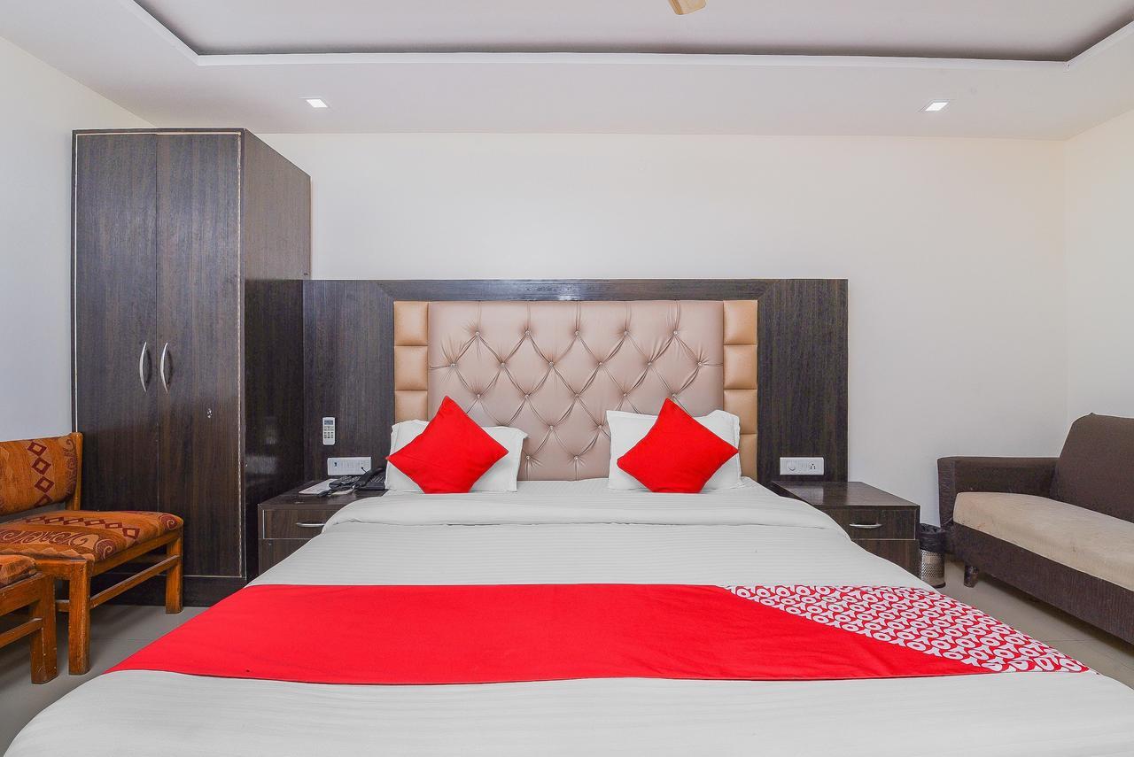 Oyo 14721 Vishesh Continental Hotel