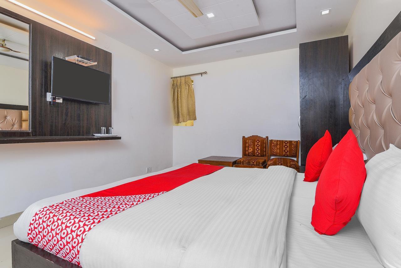 Oyo 14721 Vishesh Continental Delhi (National Capital Territory of India)