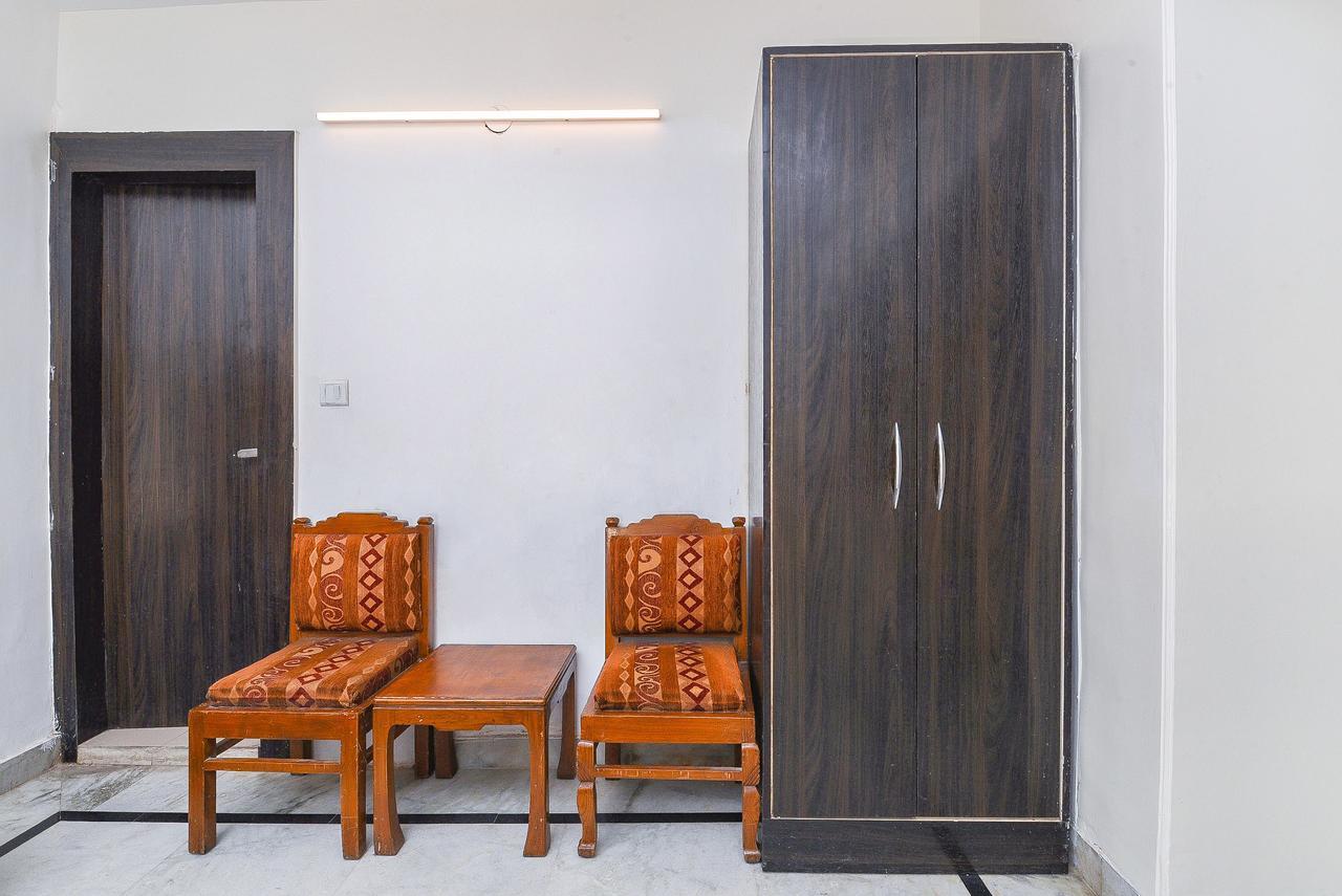 Oyo 14721 Vishesh Continental Hotel Delhi (National Capital Territory of India)