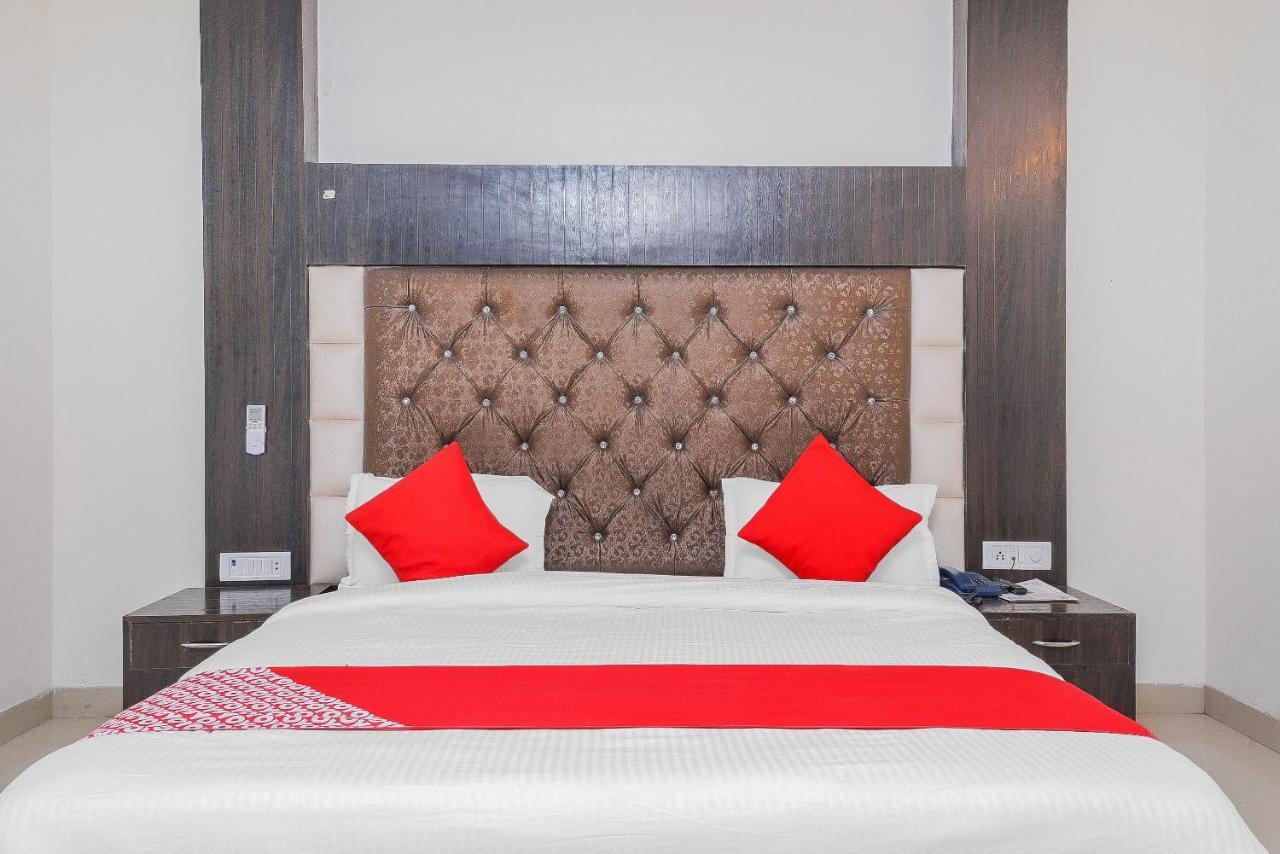 Oyo 14721 Vishesh Continental Hotel 2*