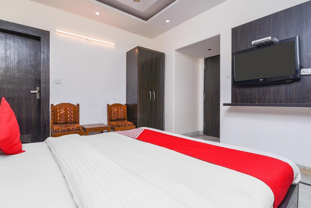 Hotel Oyo 14721 Vishesh Continental 2*