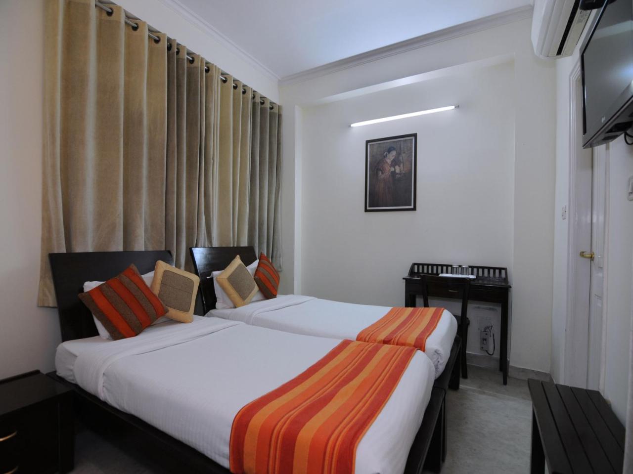Hotel Mehra Residency At The Airport 2*