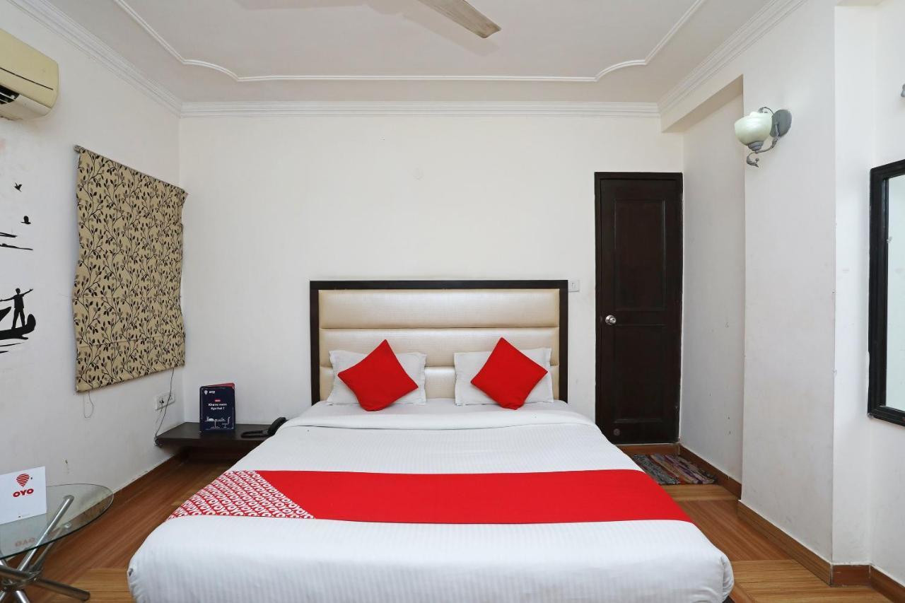 Hotel Oyo South Plaza Near Lotus Temple 3*