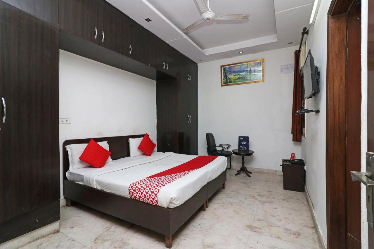 Hotel Oyo 9019 Golden Park New Delhi