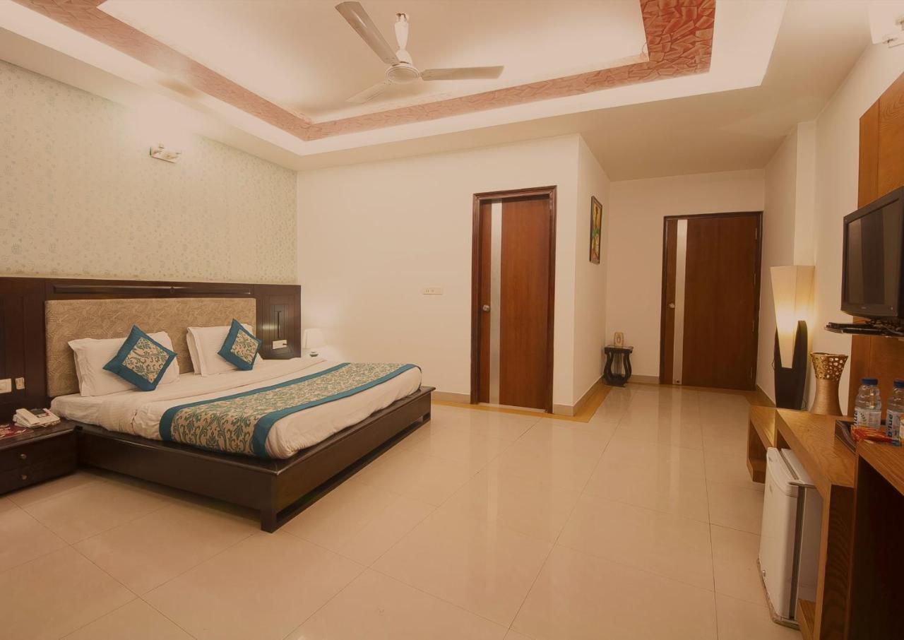 Hotel Delhi 37 Near - Delhi Airport 3*