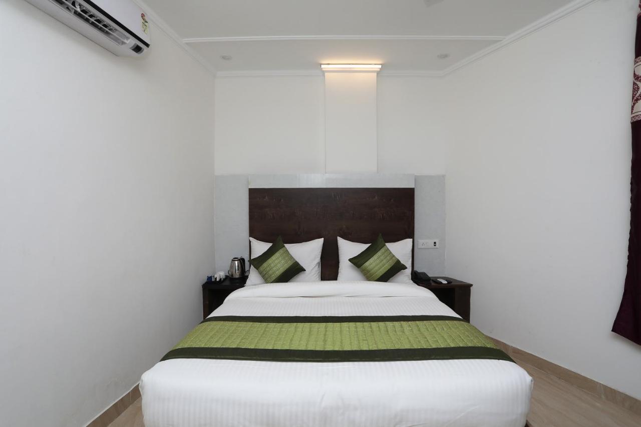 Airport Ambience Hotel 3*