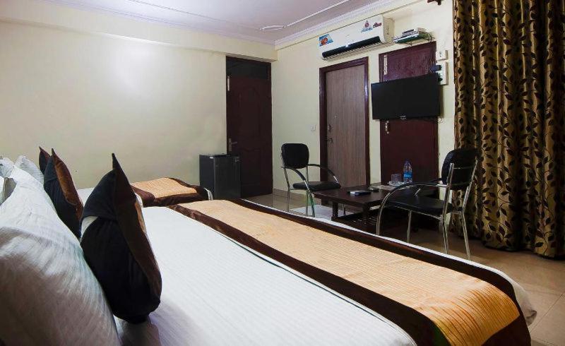 Hotel Charanpahari 3*