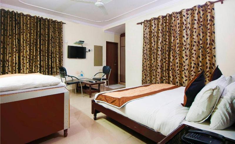 Charanpahari Hotel 3*