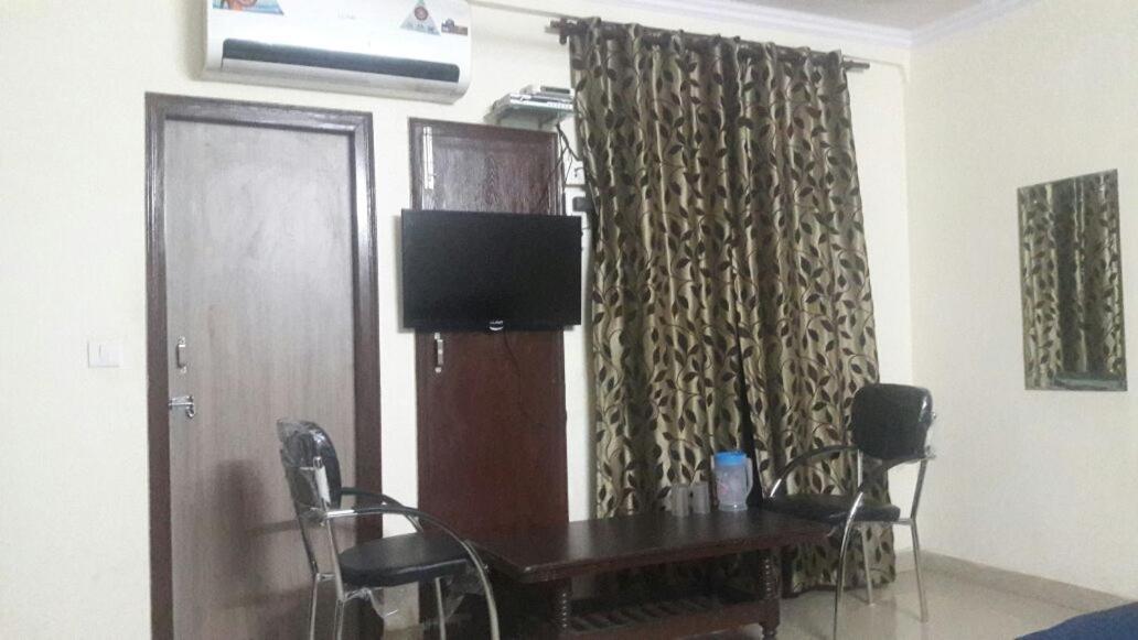 Charanpahari Hotel New Delhi