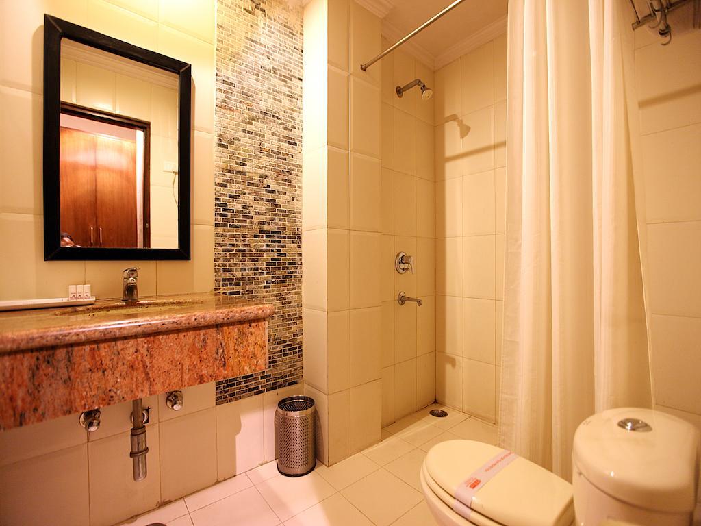 Waves, Airport Hotel 3*