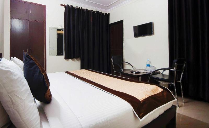 Hotel Charanpahari New Delhi