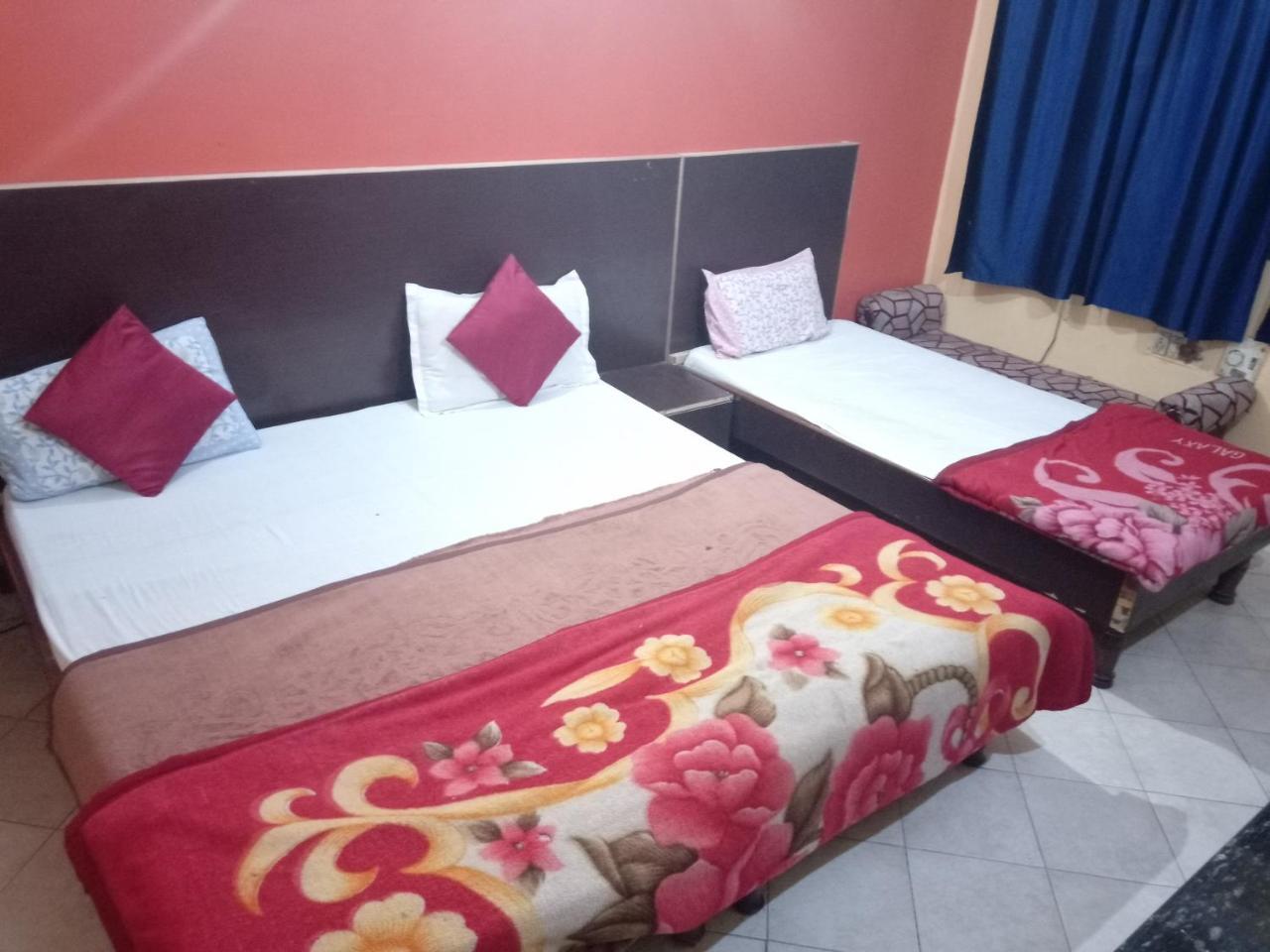 Yash 01 Minute Walk In Nizamuddin Railway Station * New Delhi