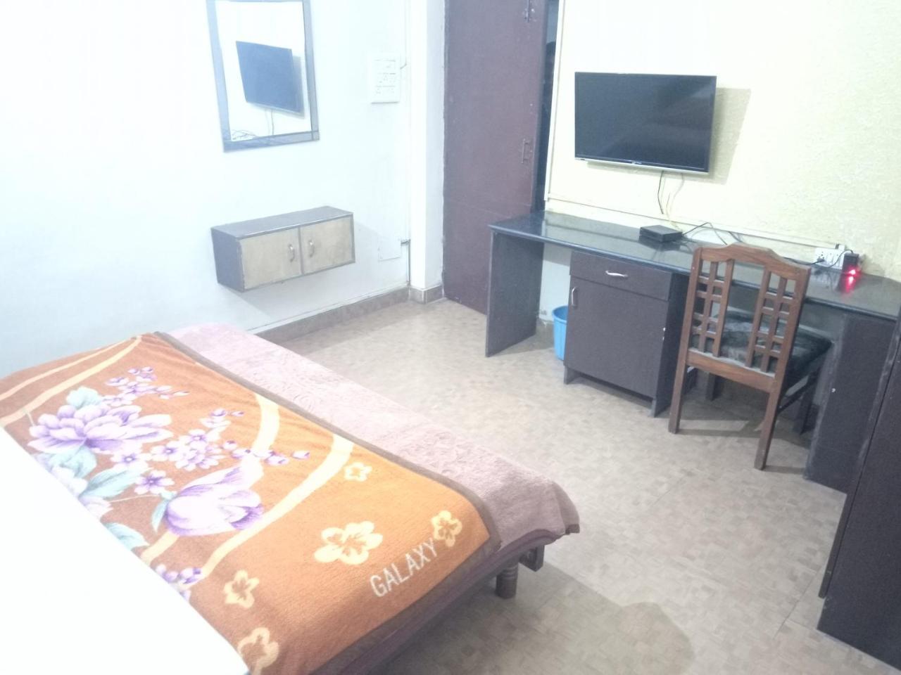 Yash 01 Minute Walk In Nizamuddin Railway Station Guest house New Delhi