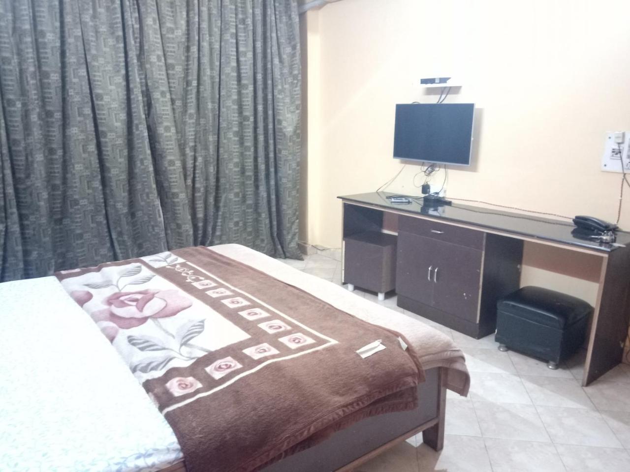 Yash 01 Minute Walk In Nizamuddin Railway Station Guest house New Delhi