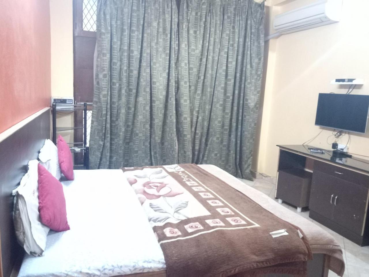 Yash 01 Minute Walk In Nizamuddin Railway Station Guest house