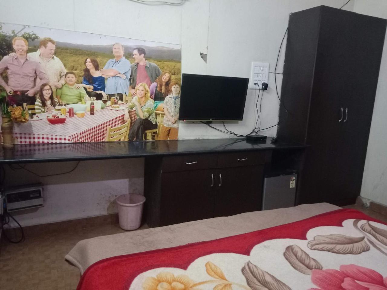 Yash 01 Minute Walk In Nizamuddin Railway Station Guest house