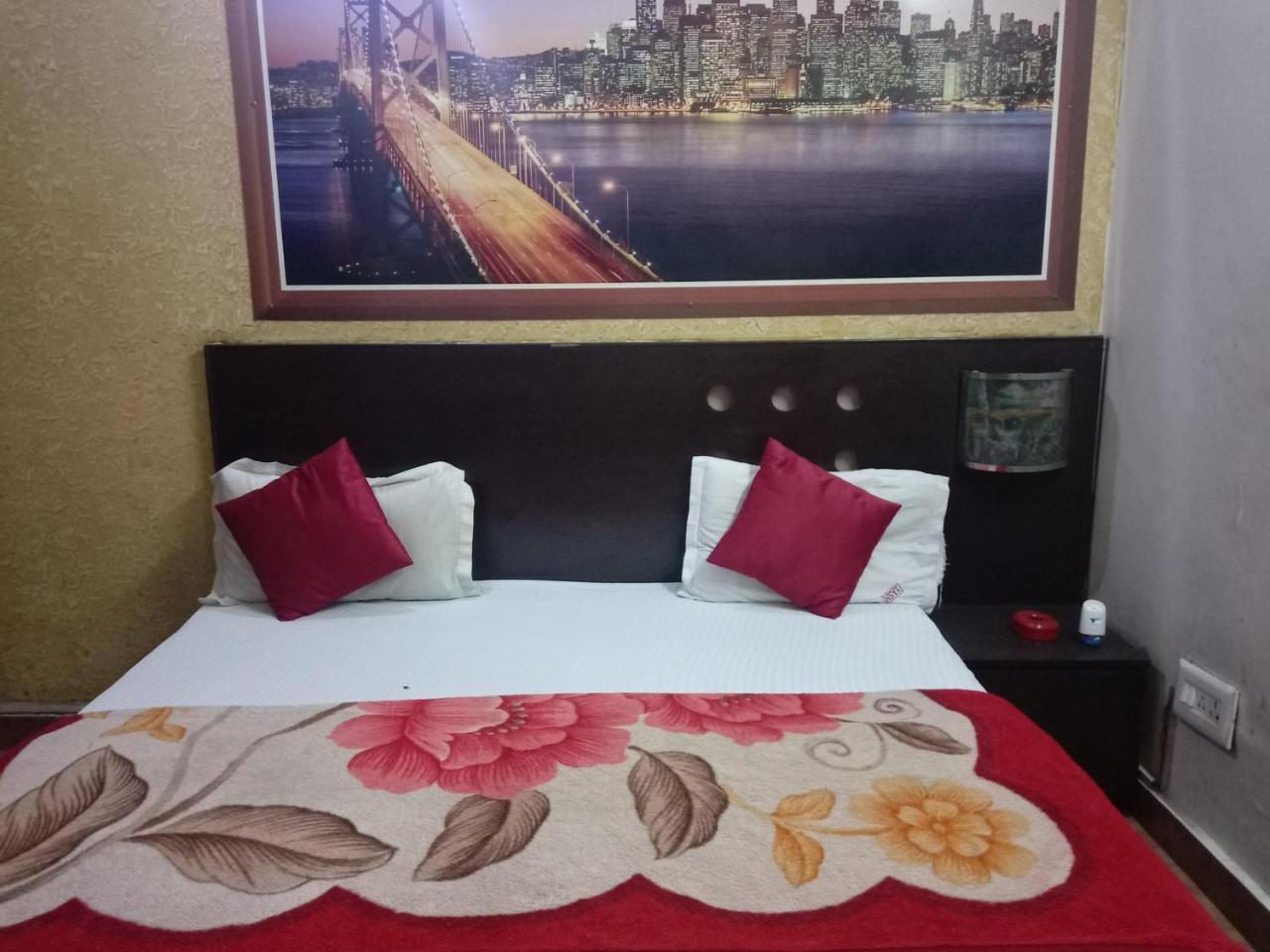 Guest house Yash 01 Minute Walk In Nizamuddin Railway Station New Delhi