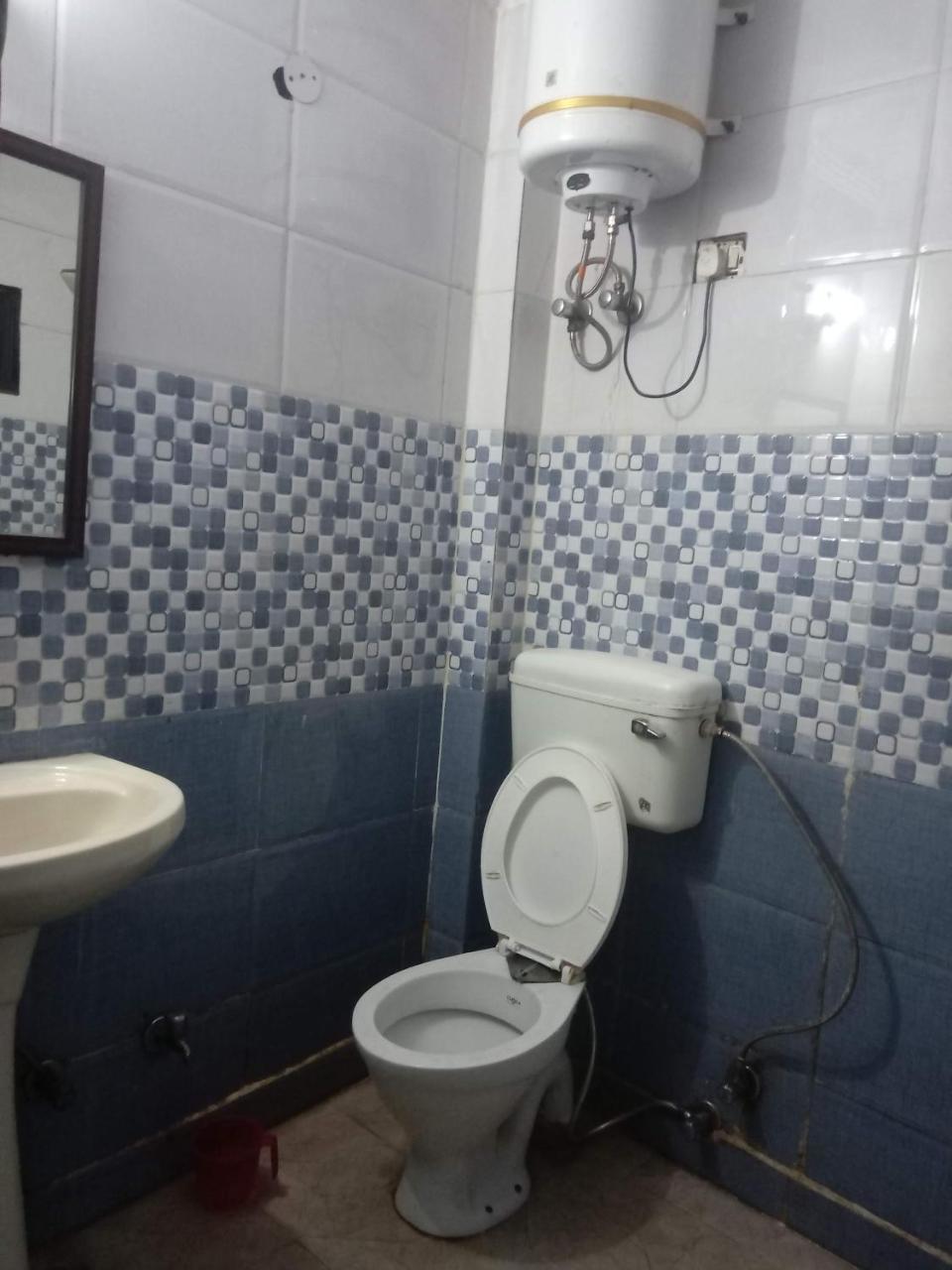 Delhi 2*