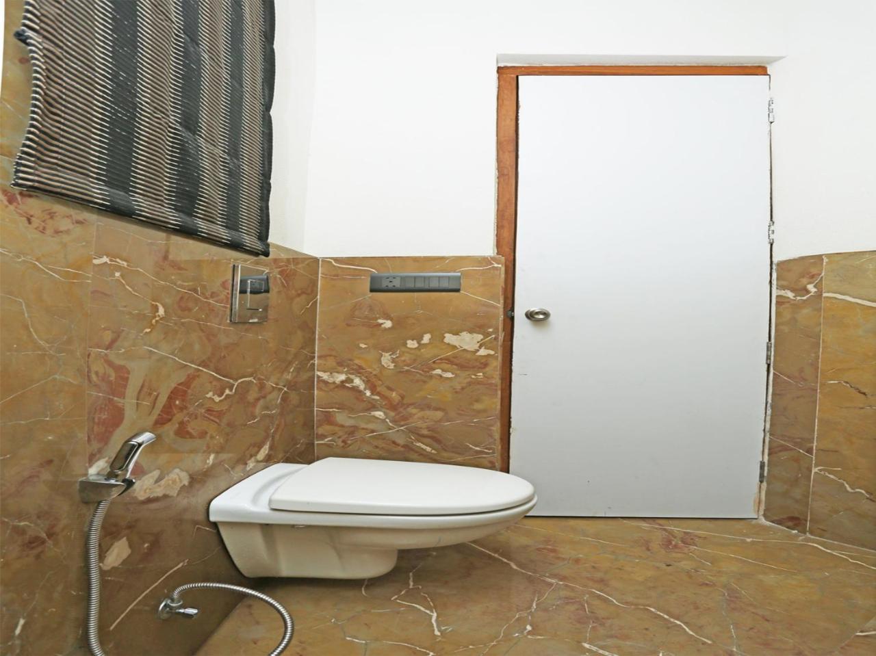 Oyo 738 Castle Hotel 3*