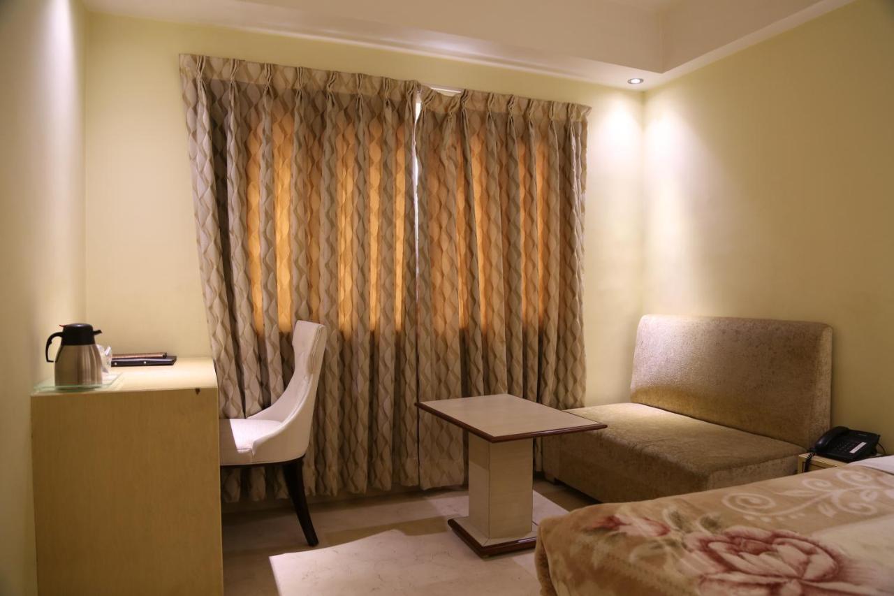 Mayur Hotel